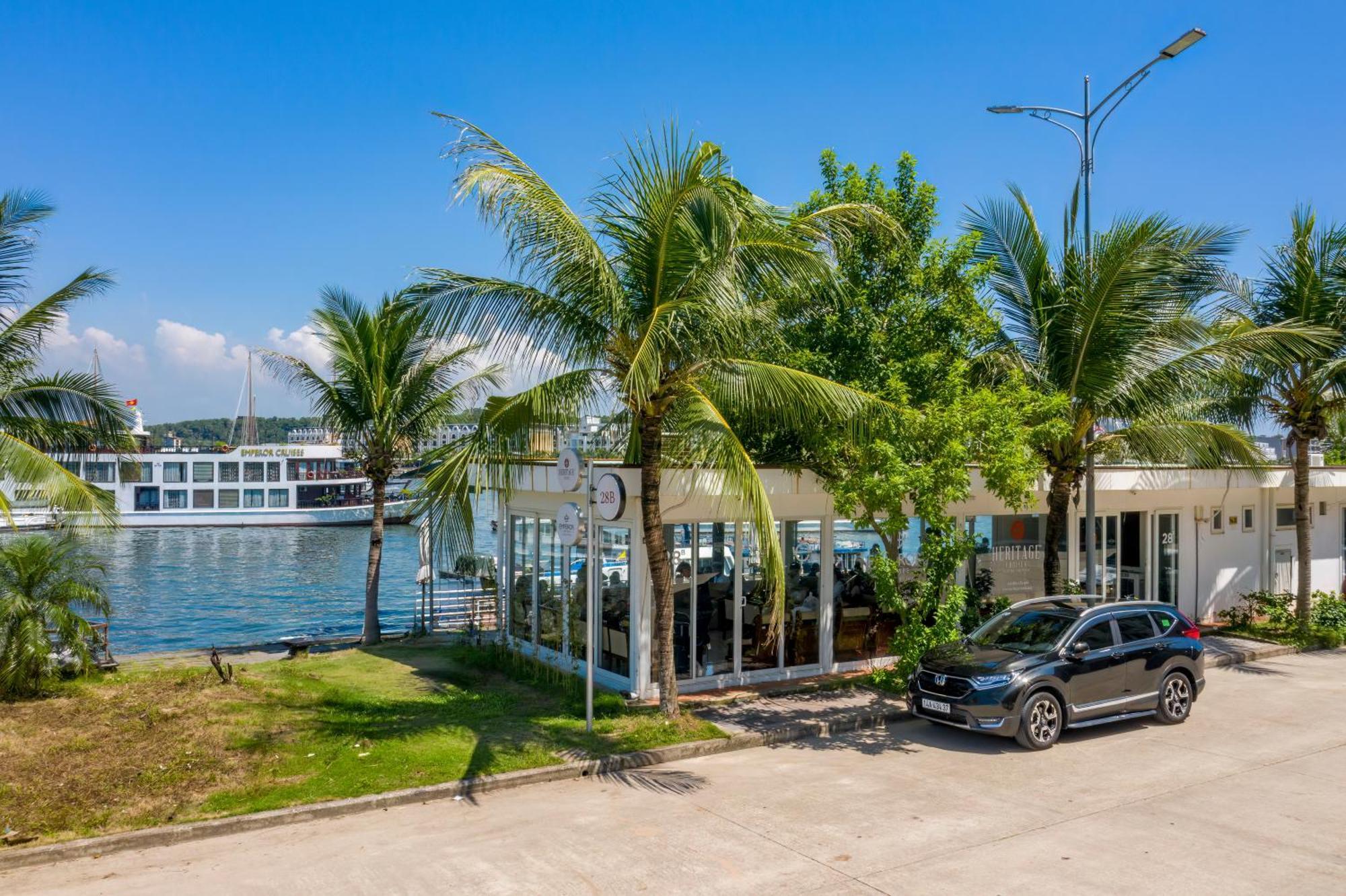 Emperor Cruises Legacy Ha Long Hotel Exterior photo