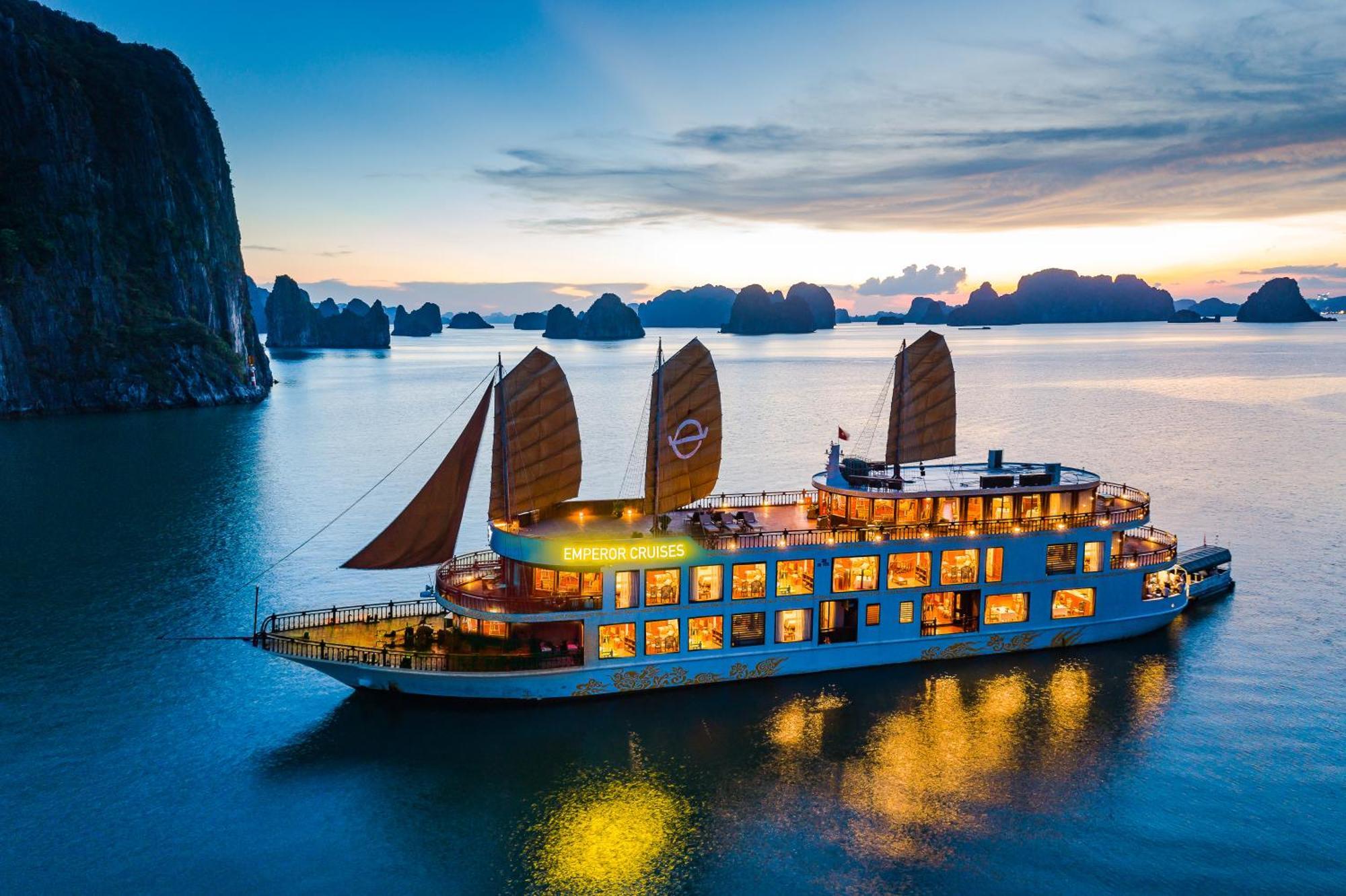 Emperor Cruises Legacy Ha Long Hotel Exterior photo